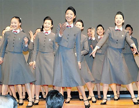 霜下沙麗|松岡修造長女・恵さん大人気！宝塚音楽学校「すみれ募金」で異。